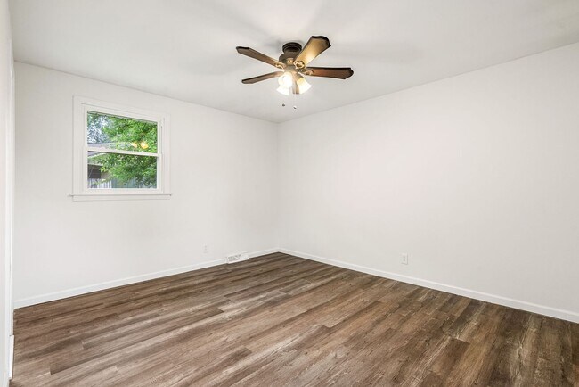 Building Photo - Beautiful Pet Friendly 3 bedroom home for ...
