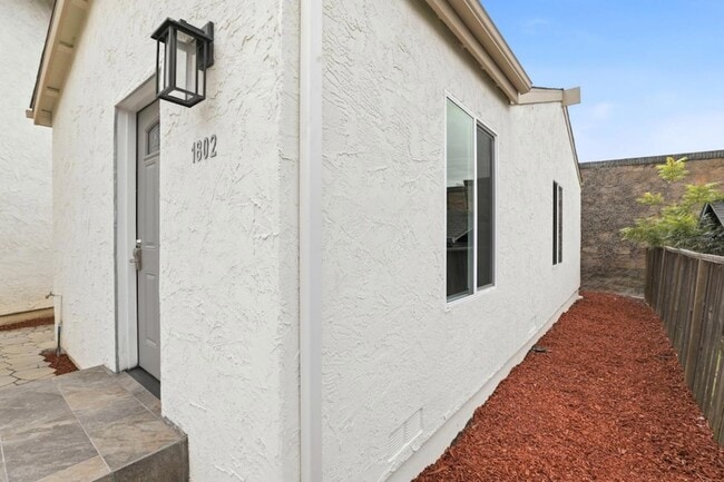 Building Photo - 1802 Ponca Ct