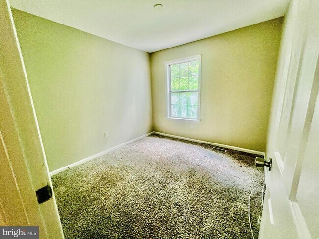 Building Photo - 4704 S Park Ct