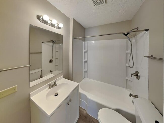 Building Photo - 2605 Eastman Dr