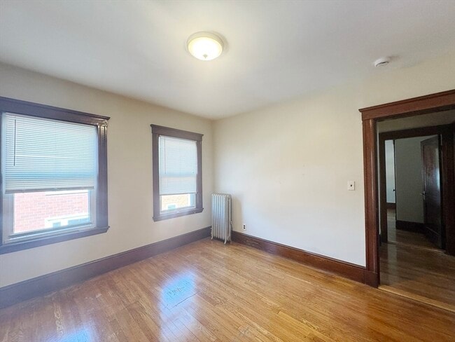 Building Photo - 211 Gladstone St