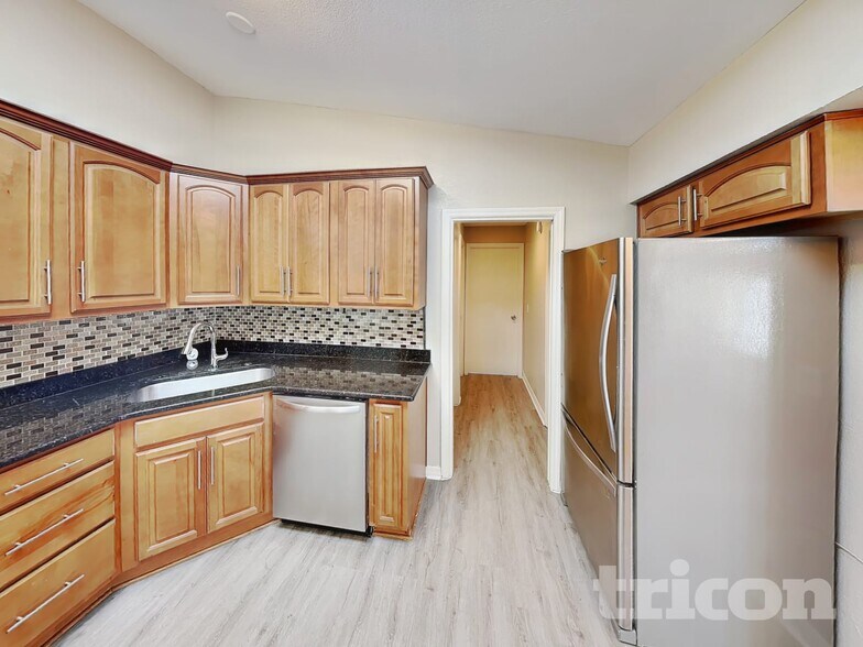 Building Photo - 801 Maraval Ct