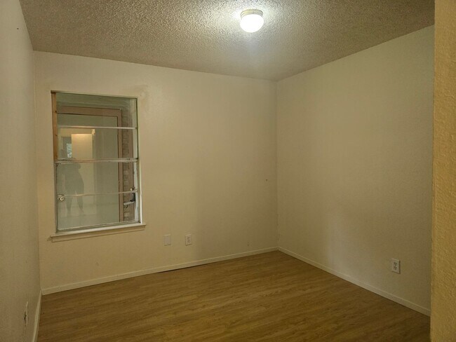 Building Photo - 420 Vista W Ct