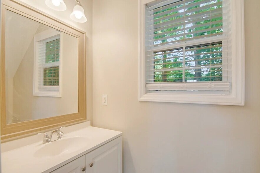 Building Photo - 3705 Wyndcliff Court