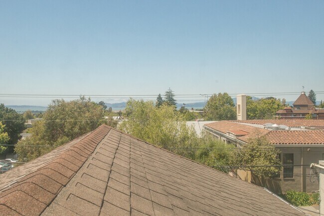 Building Photo - 1425 Walnut St