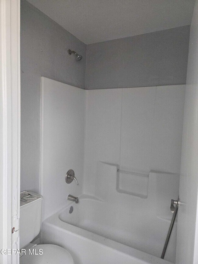 Building Photo - 515 W Missouri Ave