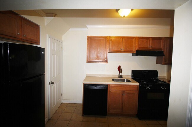 Building Photo - 2111 Redthorn Rd