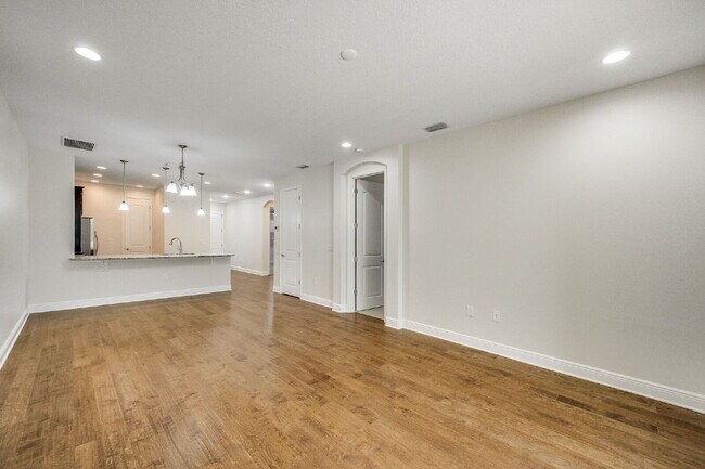 Building Photo - 3 bedroom Loren Cove Unit with Access to A...