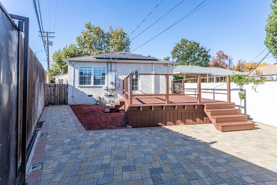 Building Photo - 1112 N Myers St