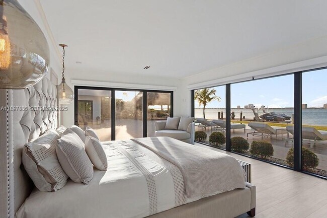 Building Photo - 7972 Biscayne Point Cir