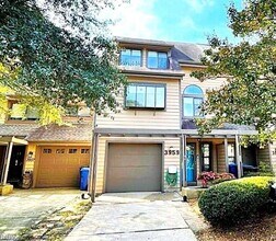 Building Photo - Beach Style Living