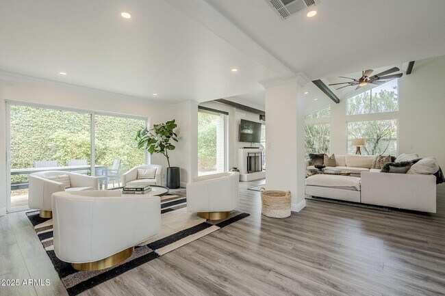 Building Photo - 7322 E Sierra Vista Dr