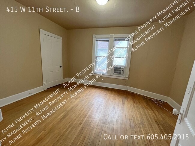 Building Photo - 415 W 11th St