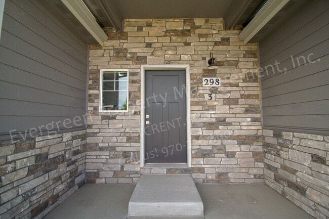 Building Photo - 298 E Chestnut St