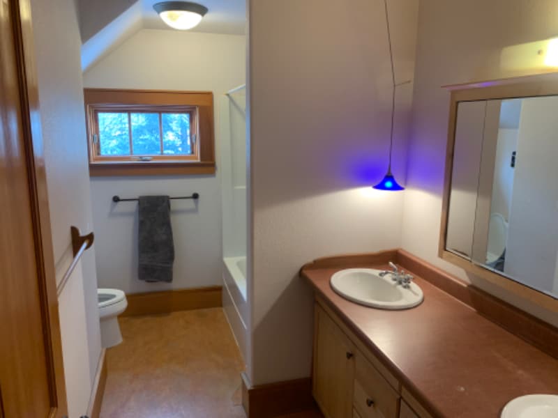 Building Photo - 1005 Creekview Dr