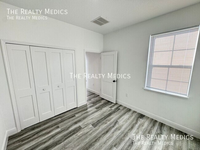 Building Photo - 310 Dogfish Way