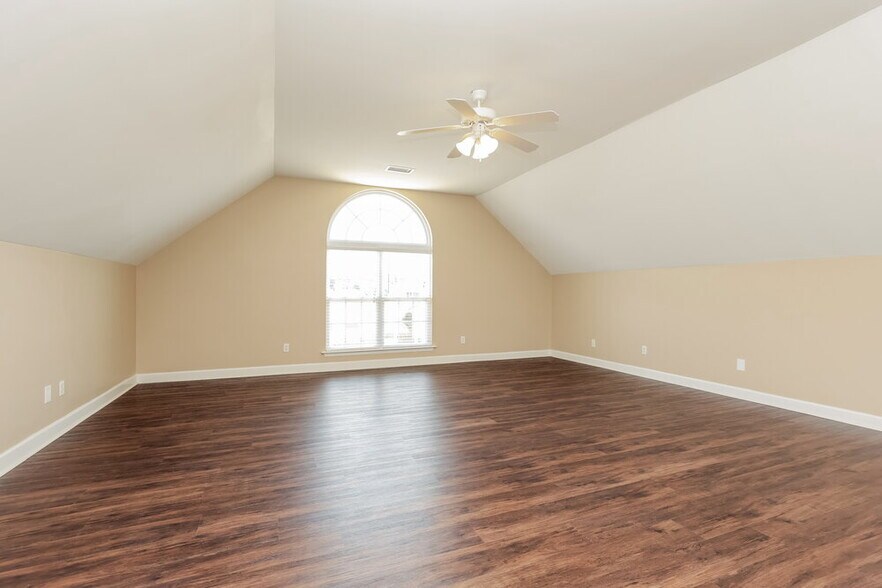 Building Photo - 3001 Sir Barton Ct