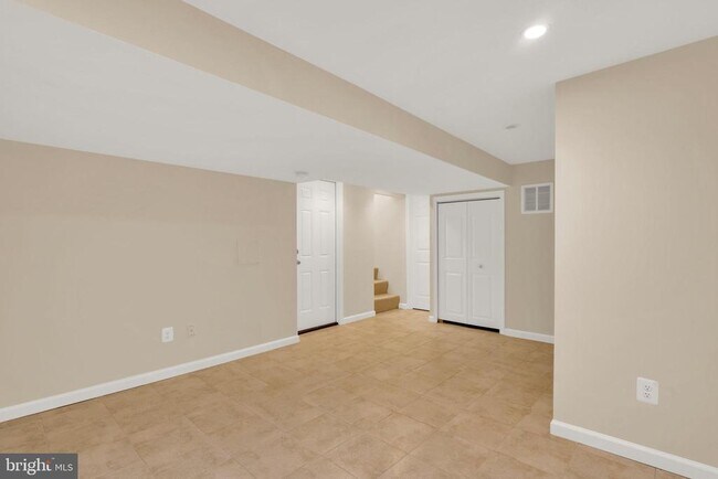 Building Photo - 805 31st St S