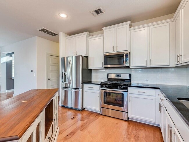 Building Photo - 2208 Capulet St