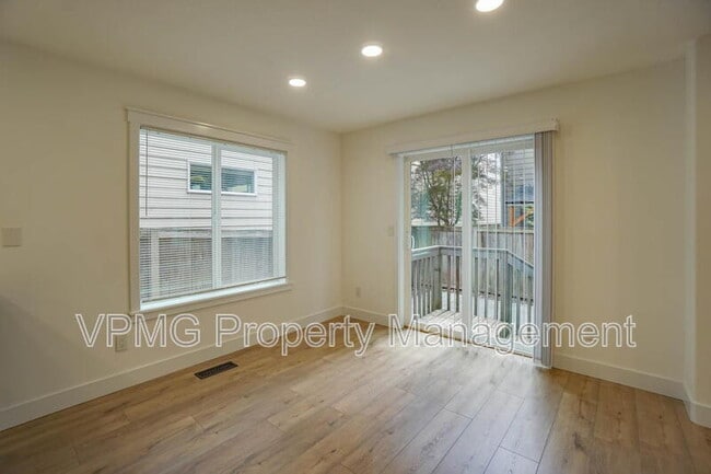 Building Photo - 423 NW 153rd St