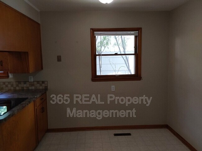 Building Photo - 1130 W Myrtle St