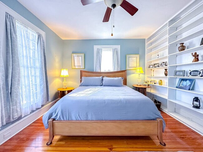 Building Photo - 406 NE 7th Ave