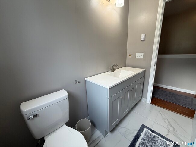 Building Photo - 21 Oak Ave Ext