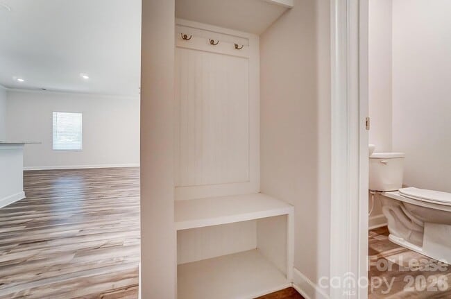 Building Photo - 3026 Lisburn St