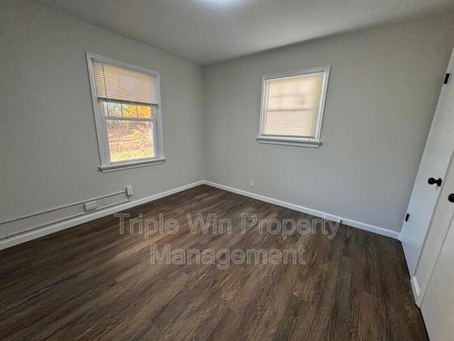 Building Photo - 295 Brackleigh Ln