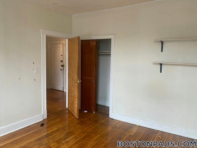 Building Photo - 126 Warren St