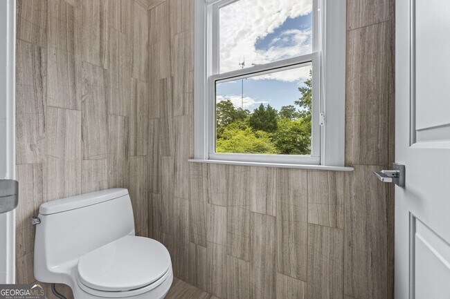 Building Photo - 1742 Helen Dr NE