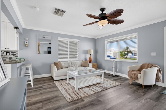 Building Photo - 2010 SW 6th Ave