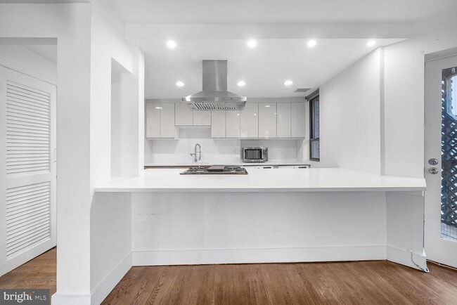 Building Photo - 2038 18th St NW