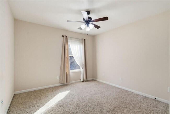 Building Photo - 513 Broughton Dr