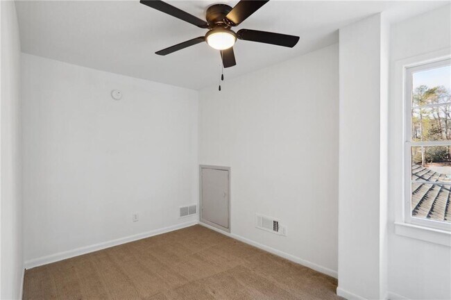 Building Photo - 1687 Porter Dr NW