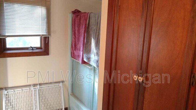 Building Photo - 1275 104th St SW