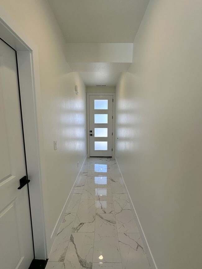 Building Photo - Brand New Townhome – Internet Included
