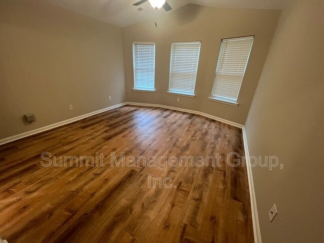 Building Photo - 95 Creek Way