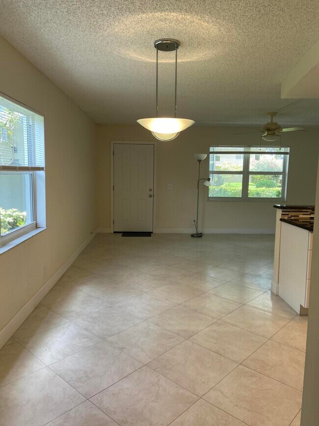 Building Photo - 583 Normandy M