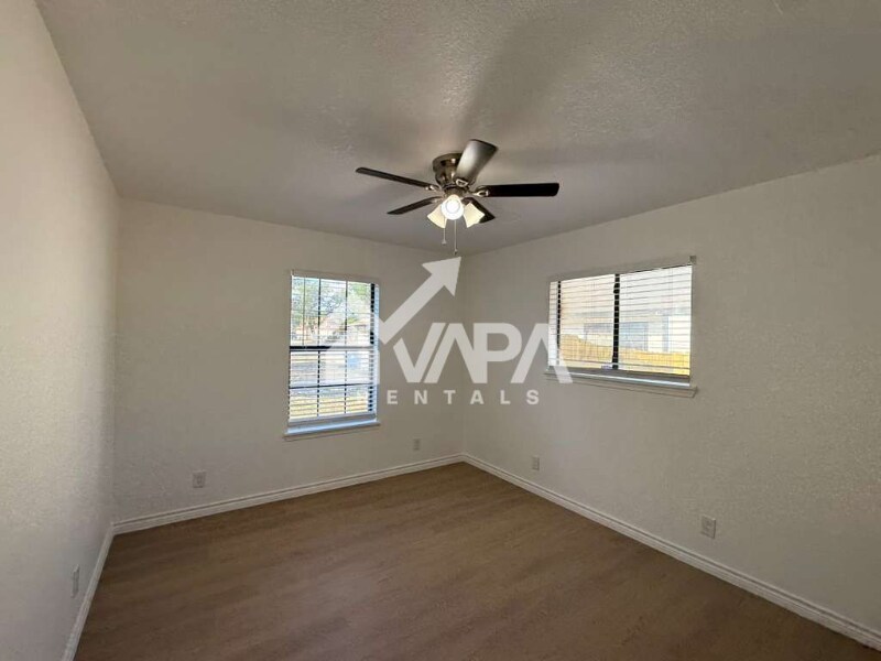Building Photo - 8307 Maple Ridge Dr