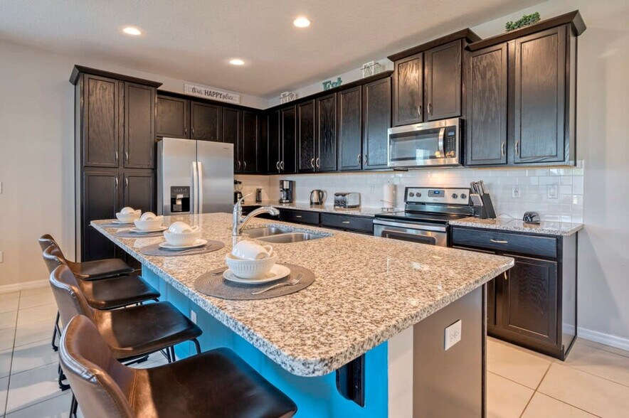 Building Photo - 1533 Carey Palm Cir