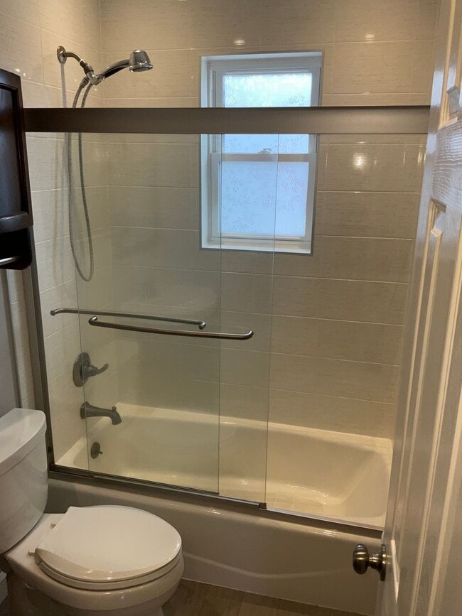 Building Photo - Fully updated 4BR 2BA single family brick home in Connecticut Ave Estates