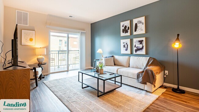 Primary Photo - 221 E Oak St