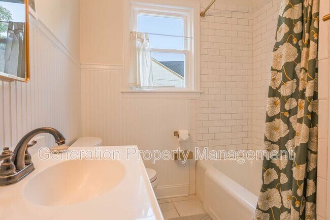 Building Photo - 303 Shawnee Trail