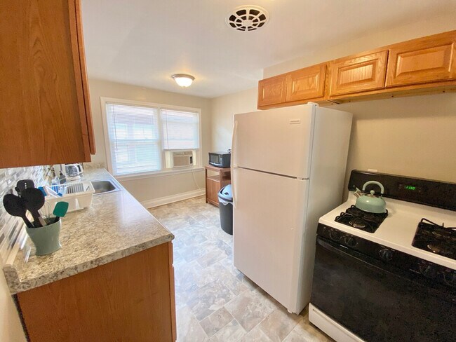 Building Photo - 3698 Washington Blvd