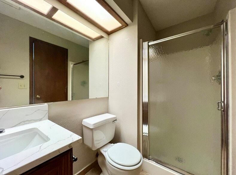 Basement bathroom - 3222 N Longfellow Ct