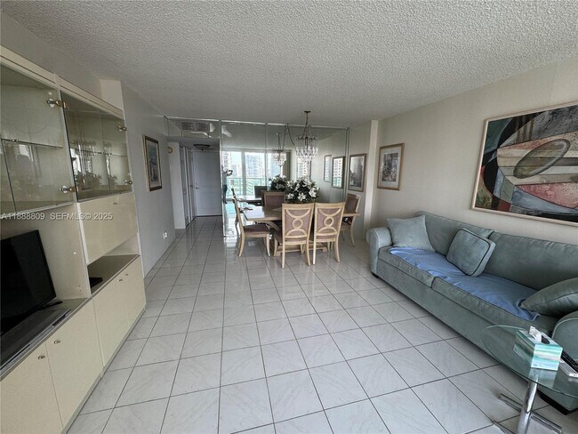 Building Photo - 100 Bayview Dr