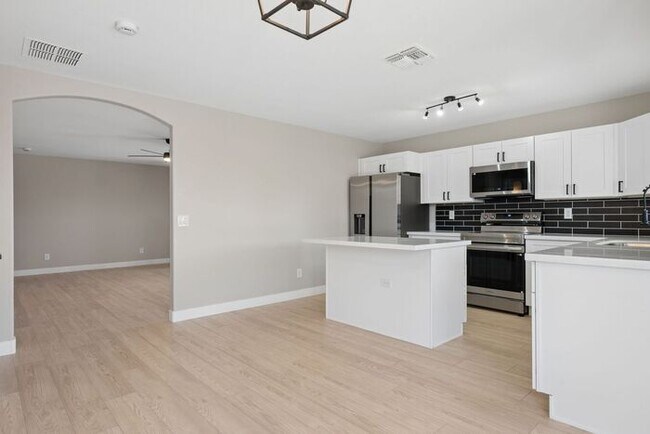 Building Photo - 40130 N Costa Del Sol Dr