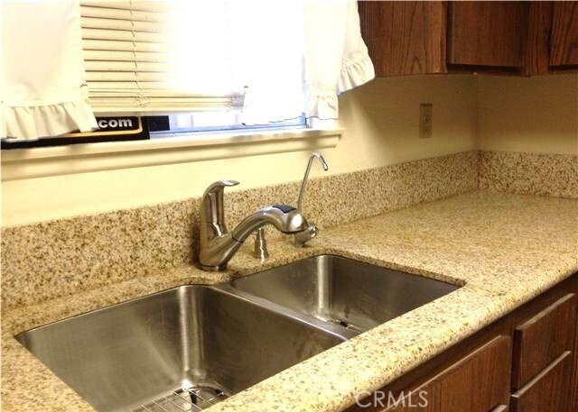 Building Photo - 1008 Las Lomas Dr