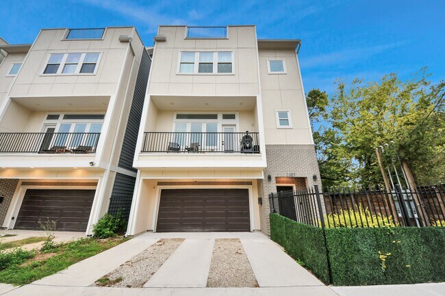 Building Photo - 2007 Briley St